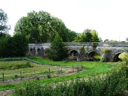 Pont Du Vernay Airvault 12 S Aivault Situee Sur Le Cours Et En Rive Droite Du Thouet A 9 Km De L Abbaye De St Jouin De Marne Vieux Ponts Rive Droite Abbaye