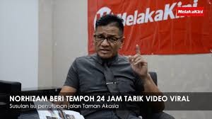 Norhizam bin hassan baktee is a malaysian politician and currently serves as malacca state executive councillor. Hulk Exco Issues 24 Hour Ultimatum To Remove Viral Video The Star