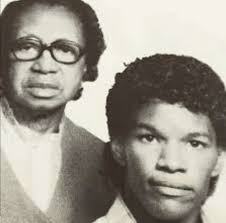 All About Jamie Foxx's Family, Including His Mom Louise, Stepdad George and  Late Grandma Estelle