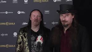 Basistiksi osoittautui jukka koskinen, joka ilmestyi ensimmäistä kertaa fanien eteen virtuaalikeikkaa edeltävässä paljastustilaisuudessa. Nightwish Paljasti Uuden Jasenensa
