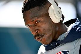 You can blur the comparison. Antonio Brown Sends Threatening Text Messages To Accuser