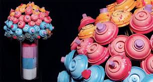 Both a funeral spray and a funeral wreath is a decorative arrangement of flowers that's displayed by the casket. Graffiti Paint Cans Transform Into Beautiful Flower Arrangements Spray Can Art Spray Paint Cans Graffiti