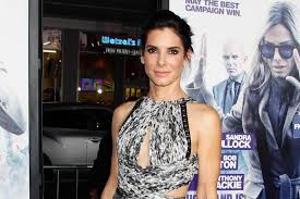 Sandra bullock knows the most important ingredient in a family is love, not dna. Sandra Bullock Zieht Die Lautesten Kinder Der Welt Gross