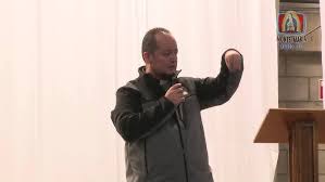 El padre juan gonzalo callejas, habla acerca de su vida y como pasó de una vida alejada de dios al sacerdocio. Retiro De Sanacion Interior Y Fisica Padre Juan Callejas Tema 03 Youtube