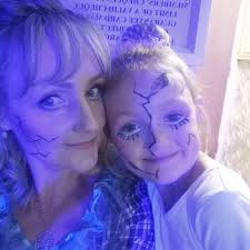 Kelly Roberts* (@KelERob87)