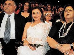 Do suggest your best pick. Bollywood Stars Family Pictures Aishwarya Shahrukh Salman Katrina Priyanka Filmibeat