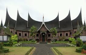 Rumah adat suku bangsa di bengkulu ini berbentuk rumah panggung berupa segi empat memanjang. Nama Rumah Adat Padang Beserta Gambar Penjelasannya