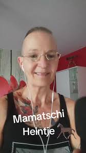 Mamatschi by Heintje: A Classic Singing Performance