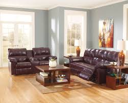 Decorating With A Burgundy Leather Sofa Burgundy Living Room Living Room Paint Burgundy Sofas