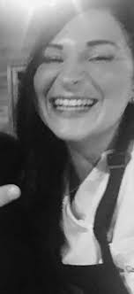 Julia Jasmin Gärtner bekannt als Jules heute für euch im Interview: Sie  kehrte im Jahr 2019 nach abgeschlossenem Studium an der Hotelfachschule ins  elterliche Hotel mit Restaurant zurück. “Hotellerie habe ich von