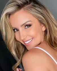 Lisa Weickert's Instagram, Twitter & Facebook