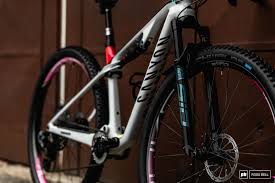 Merci à mes coéquipières qui ont fait un boulot liv is the cycling brand dedicated to women. Bike Check Pauline Ferrand Prevot S Custom Rainbow Stripes Canyon Lux Pinkbike