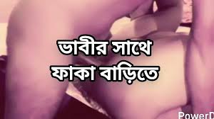 Bari gand vali sundar paripakv ht seksi prova aanti bedroom men apne  hasbaind ke sath aadhi rat ko seks karti hai