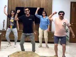 Yuzvendra chahal is not married but he is rumour to be dating ! Coronavirus Watch Indian Cricketer Yuzvendra Chahal Entertain Fans With Tiktok Dance Video Sport Gulf News