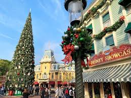 See more ideas about christmas, christmas decorations, christmas holidays. A Few Reasons Not To Avoid Disneyland At Christmas