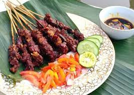 Oleh karena itu, lanjutnya, awalnya sate maranggi sebenarnya bukan terbuat dari daging sapi atau kambing seperti sekarang ini, melainkan dibuat dari daging babi. Resep Mudah Sate Maranggi Enak Sempurna