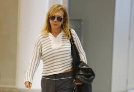 Sua mãe é a arlete salles? Arlete Salles Deixa Um Pedaco Da Barriga A Mostra Em Aeroporto Carioca Ofuxico