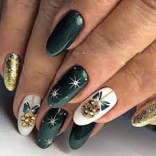 Just think, every time you look down, an instant smile will come across your face when you see those shiny christmas gel nails with fun . 65 Best Christmas Nail Art Ideas For 2020 For Creative Juice Green Nail Art Christmas Gel Nails Festival Nails