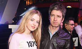 Noel gallagher's daughter anaïs has blamed her parents' lifestyles for people's preconceptions of her. Noel Gallagher S Teenage Daughter Anais Hospitalised After Suffering Painful Reaction To Antibiotics Hello