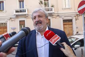 Nella regione puglia sono presenti diverse scuole. Emiliano Chiude Le Scuole In Puglia Fino Al 24 Novembre Il Manifesto