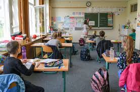Auch die kultusminister selbst werden seit monaten nicht müde, die große pädagogische. Corona Dauerluften An Schulen Schulleiter Halten Kalte Klassenzimmer Fur Das Kleinere Ubel Esslingen Esslinger Zeitung