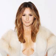 Logan Rawlings (played by Ashley Tisdale) outfits