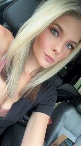 Paula Vanover's Instagram, Twitter & Facebook