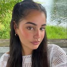 Helen Medina's Instagram, Twitter & Facebook