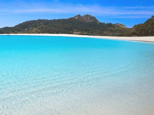 La playa española con acceso limitado a 1.600 personas al día: arena blanca, aguas turquesas y un paraíso dentro de un Parque Natural