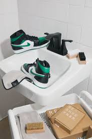 Essential Shoe Cleaning Kit In 2020 Cleaning Kit Cleaning Deep Cleaning