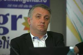 Amplasarea pe proprietăţile publice sau private a reţelelor de comunicaţii electronice care realizează procesarea şi transportul semnalelor prin suport electromagnetic se face la o distanţă de minimum 500 de metri faţă de unităţile de învăţământ, unităţile sanitare, centrele de plasament şi căminele de. Antenele Vodafone Alungate De Pe Blocuri