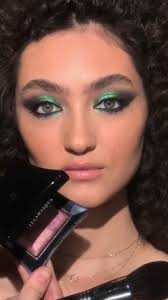 Electric Shadows⚡️ Hair @andreeaconstantin91 #malvinaisfan #mlihowto  #greeneyeshadow #greenpigment #howtomakeup #colorfix #cateyemakeup  #pmglablove