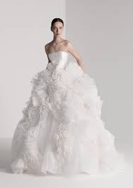 Sie können zwischen langen oder kurzen brautkleidern, strandhochzeitskleidern, brautkleidern in übergrößen, erschwinglichen. Opulentes Tullbrautkleid Von Designer Antonio Riva Hochzeit Kleidung Hochzeitskleid Extravagant Hochzeitskleid
