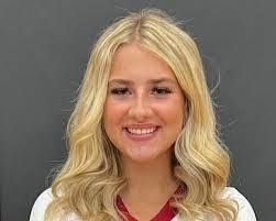 Alexandra Reitz's Instagram, Twitter & Facebook