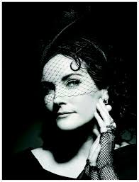 Lizzie Thomas (voice), Mark Wade (bass) & Claude Diallo (piano) @ Villa  Irniger Zürich