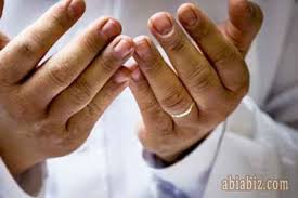 Download mp3 shalawat tibbil qulub gratis, ada 20 daftar lagu shalawat tibbil qulub yang bisa anda download. Teks Bacaan Sholawat Syifa Tibbil Qulub Latin Dan Artinya Abiabiz