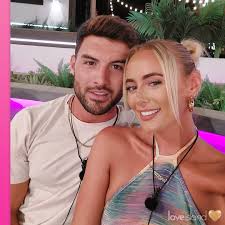 Faye and chloe face off with jake after he tells liberty he loves her. F5kguyxirytfcm