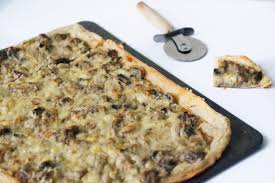 Tarte Feuilletee Aux Champignons Et Fromage Fraichement Presse Recipe In 2020 Food Foodie Desserts