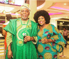 Nov 15, 2021 · lovedup photo of olu jacobs and joke silva veteran actor, oiu jacobs was pictured with his wife of 35 years, joke silva, at the afriff globe awards which took place over the weekend. Olu Jacobs My Husband Is Alive Says Joke Silva The Elites Nigeria