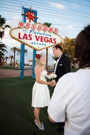 A Las Vegas Vow Renewal A Practical Wedding Wedding Renewal Vows Wedding Vows Renewal Vegas Vow Renewal Ideas