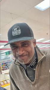 Hi everyone! I'm a hairstylist looking for a salon to work at. I'm looking  for a luxury salon that specializes in blondes and hair extensions. I'm  open to chair and suite rentals