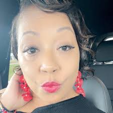 Lauren Cockerham's Instagram, Twitter & Facebook