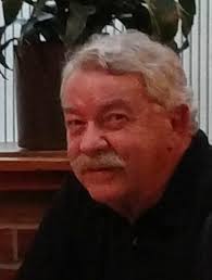 Students make holiday cards for veterans