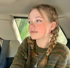 I'm 17 from Germany 🇩🇪 & you?