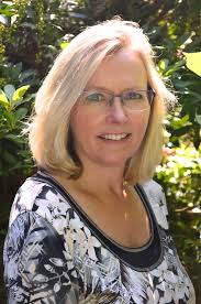 What are the best laminated floors for kitchens and living areas?