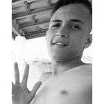 Robert Tosta's Instagram, Twitter & Facebook