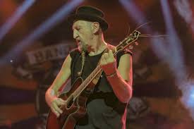 Il più scatenato, appassionato, roboante e colorato gruppo folk italiano in attività. 1k2hesbjhfaoim