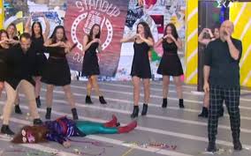 Ότι καλό έφερε η σημερινή ημέρα, αύριο εύχομαι να γίνει καλύτερο! Kalo Meshmeraki O Syntrofos Ths Banias Mphke Sto Plato Kai Ekeinh Epese 3erh Sto Patwma