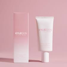 Their physical sunscreen features s oothing natural ingredients like cucumber and organic green tea combined with zinc oxide, which makes for an effective sun protection option for anyone with skin concerns like breakouts, eczema, rosacea or dermatitis. Broad Spectrum Spf 40 Face Sunscreen Kylie Skin