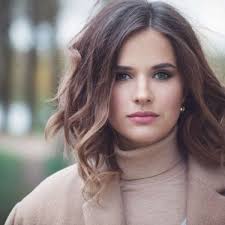 Model rambut bob seperti ini memiliki panjang sama bagian bagian depan atau pun belakang rambut, alias tidak ada poni sama. 6 Potongan Rambut Wanita Agar Tampak Awet Muda Tresemme